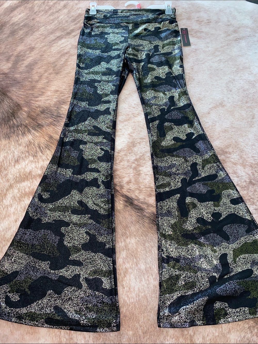 No Boundaries Green Camo Flare Leggings
